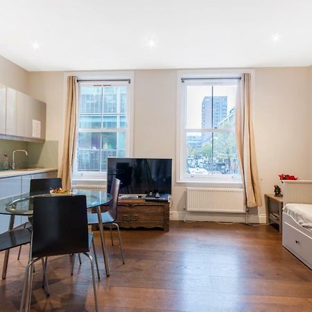 Stunning Soho Apartment Лондон Экстерьер фото
